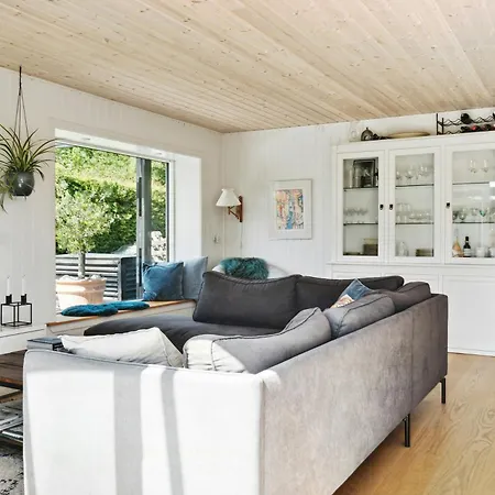 Elegant And Personal Style In Holloselund * Vejby